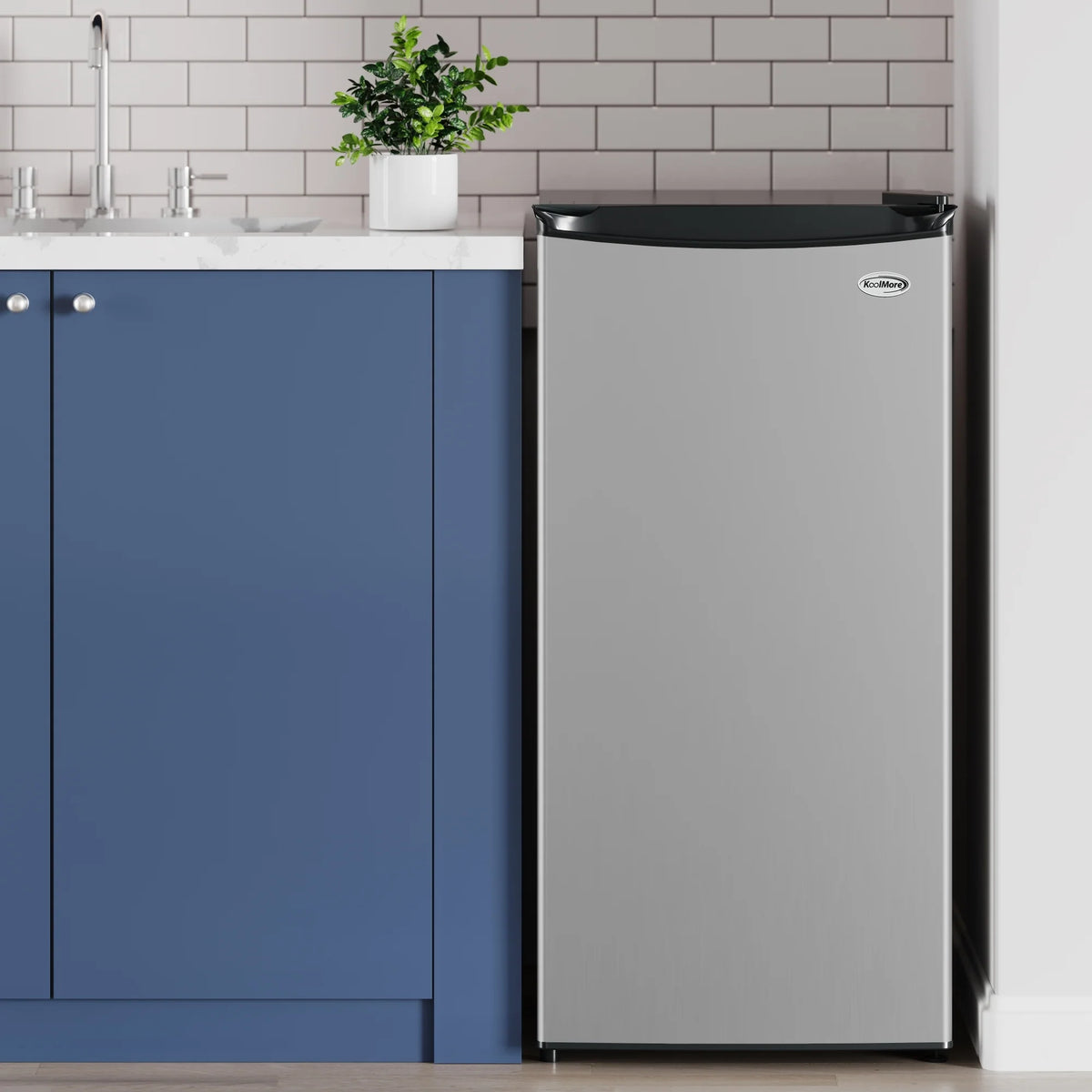 KoolMore 21 in. Convertible Refrigerator/Freezer 4.2 cu. ft. in Silver