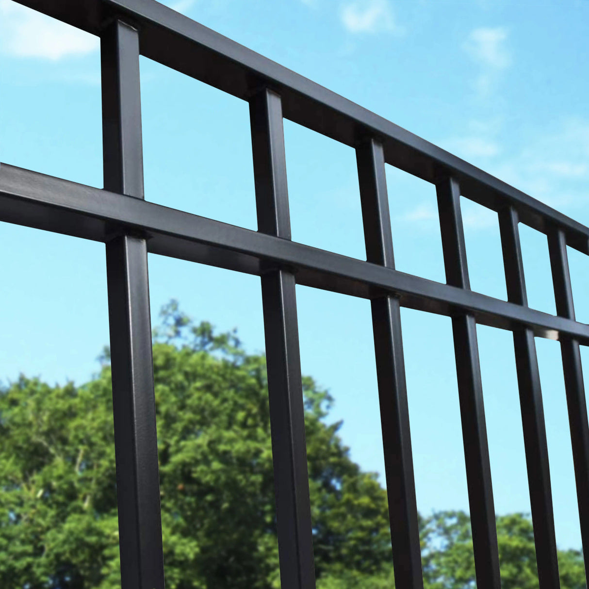 Aleko 4-Panel Steel Fence Kit – MADRID Style – 8x5 ft. Each