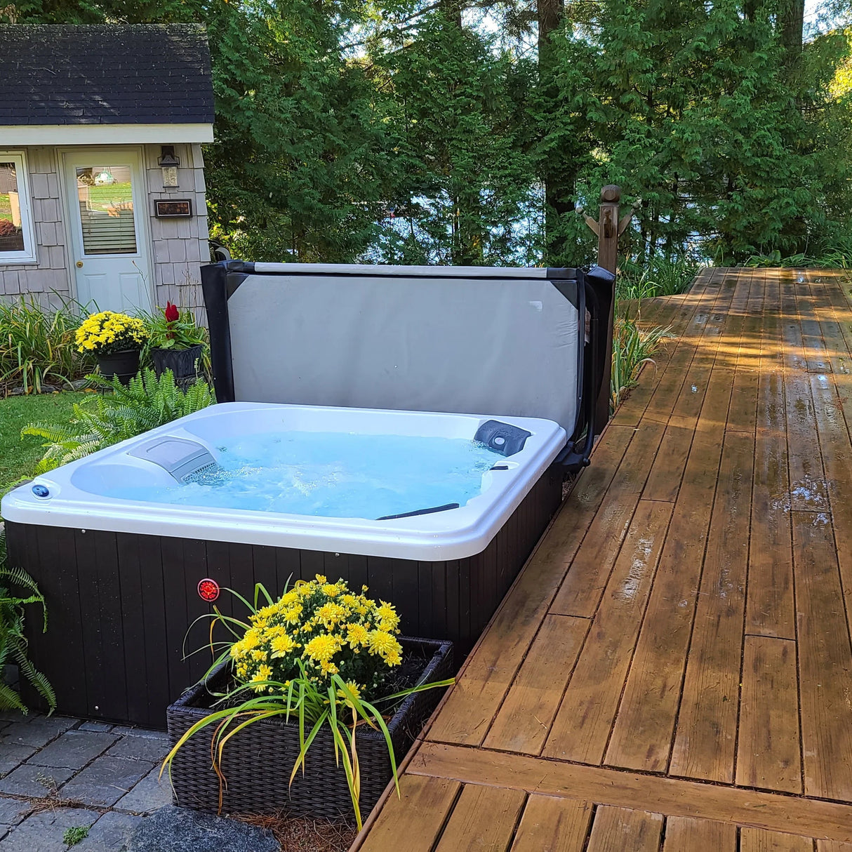Canadian Spa Co. Manitoba 4-Person 15-Jet Portable Hot Tub KH-10127