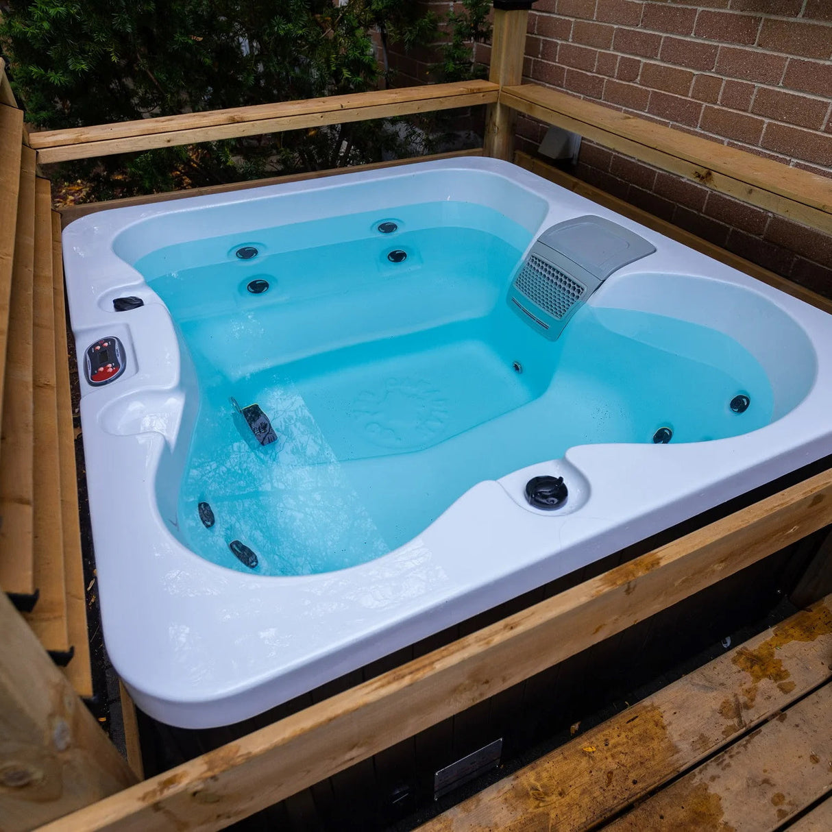 Canadian Spa Co. Manitoba 4-Person 15-Jet Portable Hot Tub KH-10127