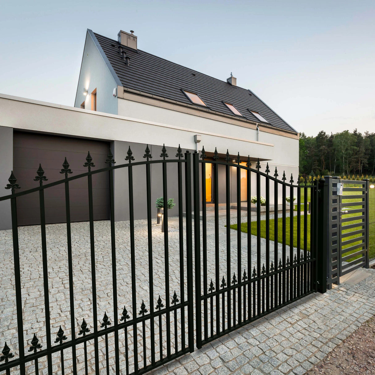 Aleko Steel Dual Swing Driveway Gate - MUNICH Style - 16 x 6 Feet