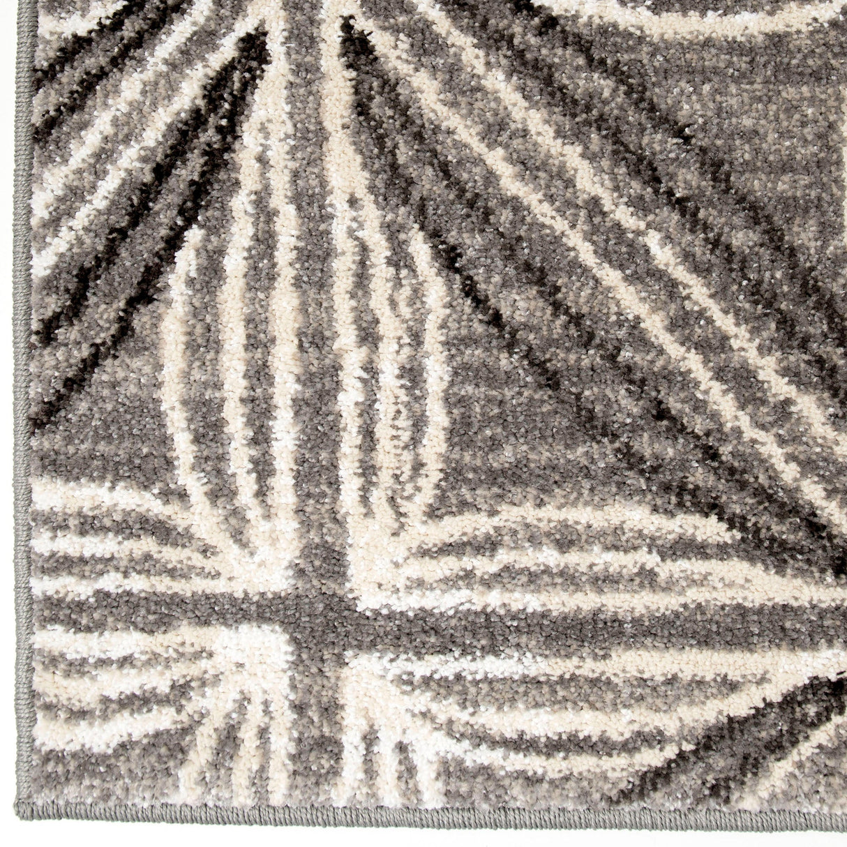 Daisy Contemporary Geometric Area Rug - Easy Clean Polypropylene, Stain Resistant, Stylish Design