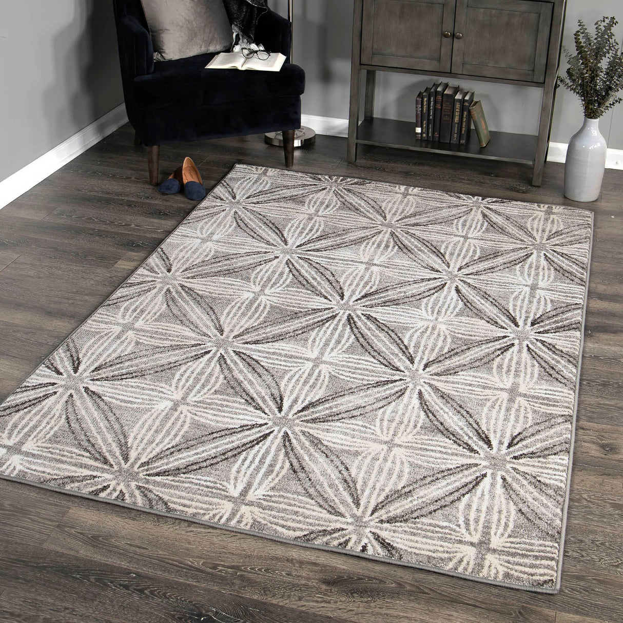 Daisy Contemporary Geometric Area Rug - Easy Clean Polypropylene, Stain Resistant, Stylish Design