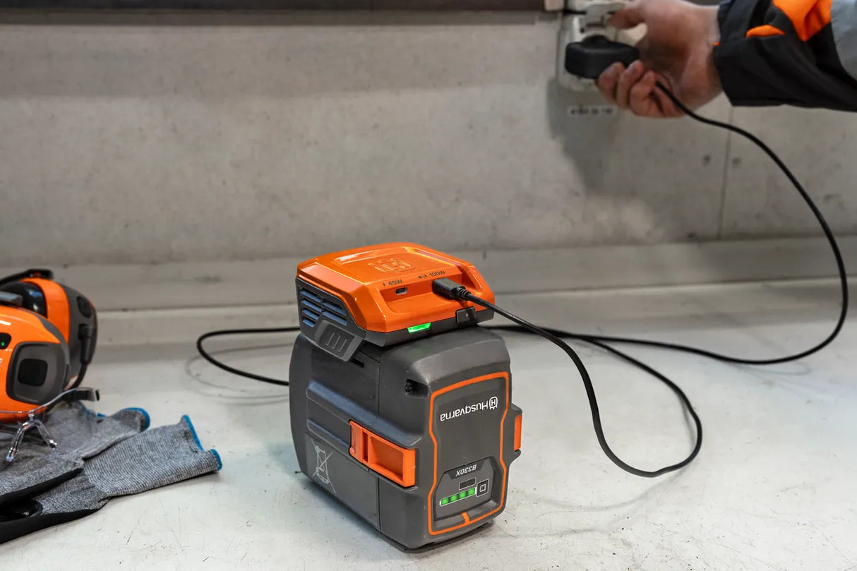 Husqvarna 40-USB150X Bi-Directional Charging Adaptor #970722502