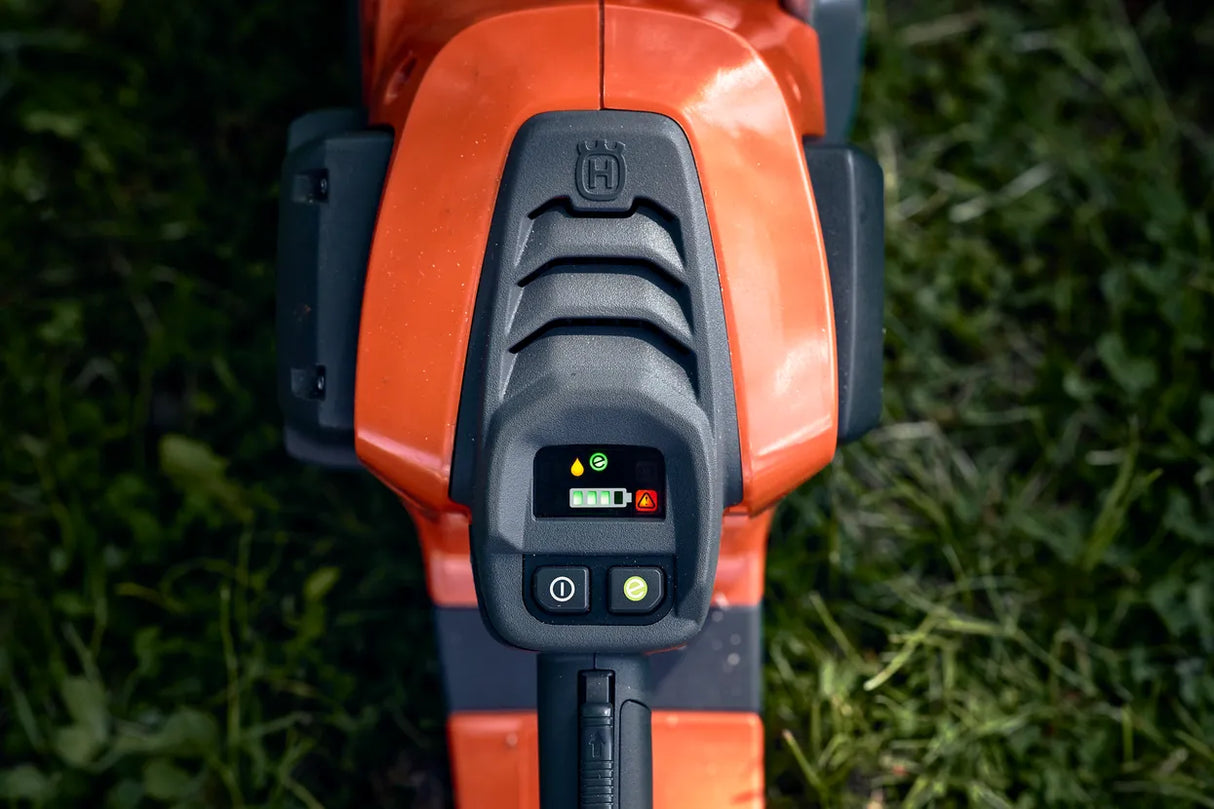 Husqvarna 542i XP® Battery Chainsaw with Clutch