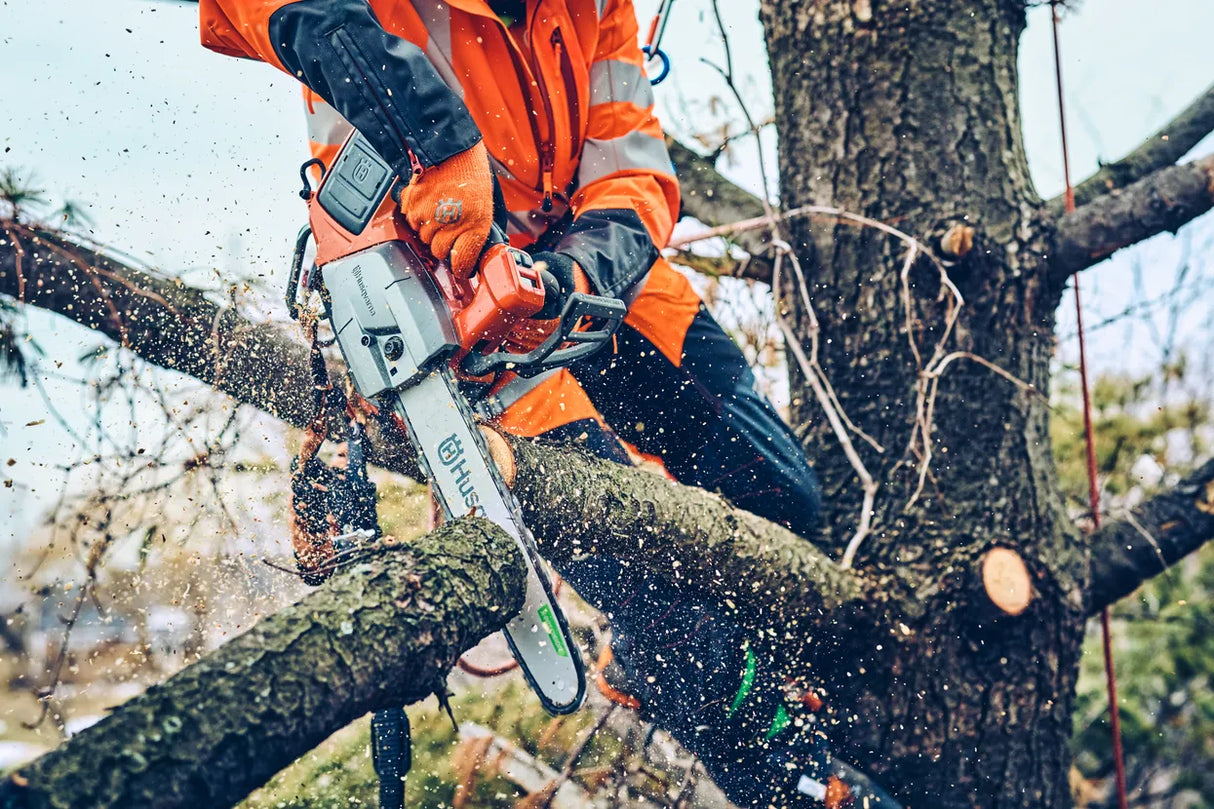 Husqvarna T542i XP® G Top-Handle Battery Chainsaw with Clutch