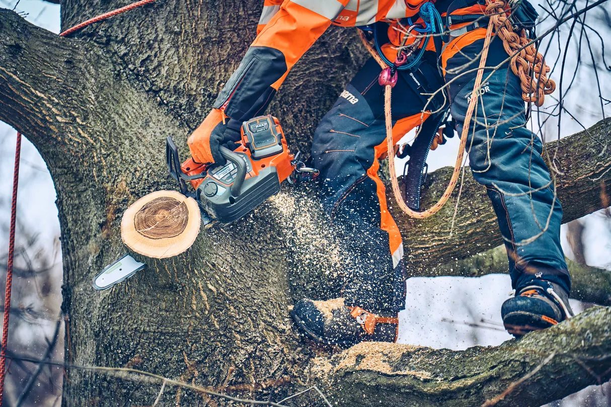 Husqvarna T542i XP® Top-Handle Battery Chainsaw with Clutch