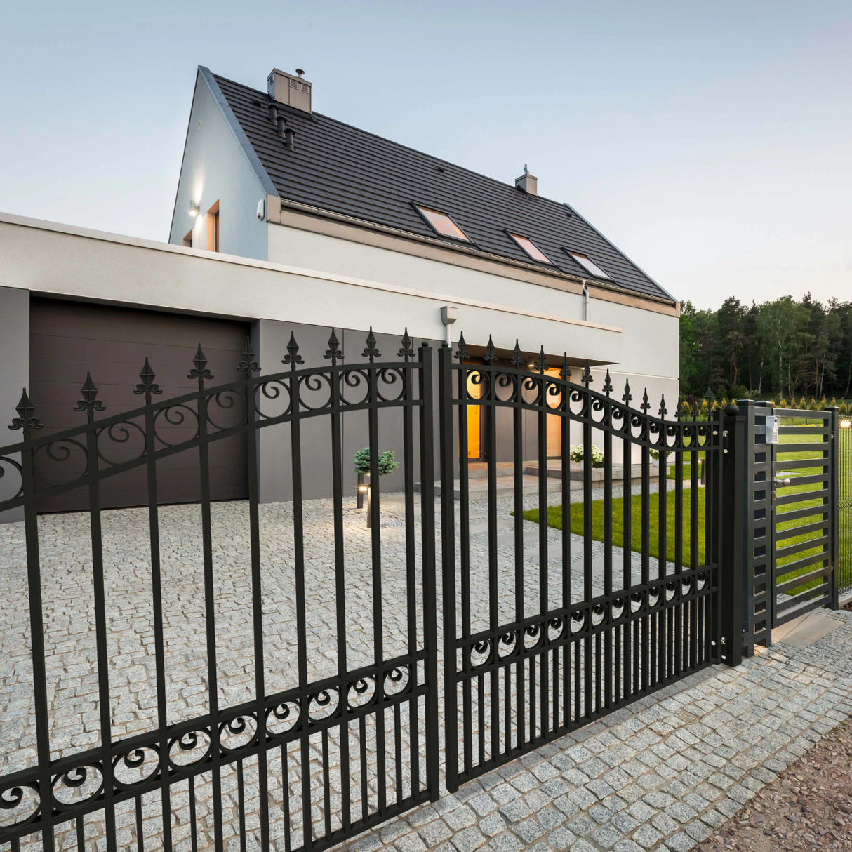 Aleko Steel Dual Swing Driveway Gate - LONDON Style - 16 x 6 Feet