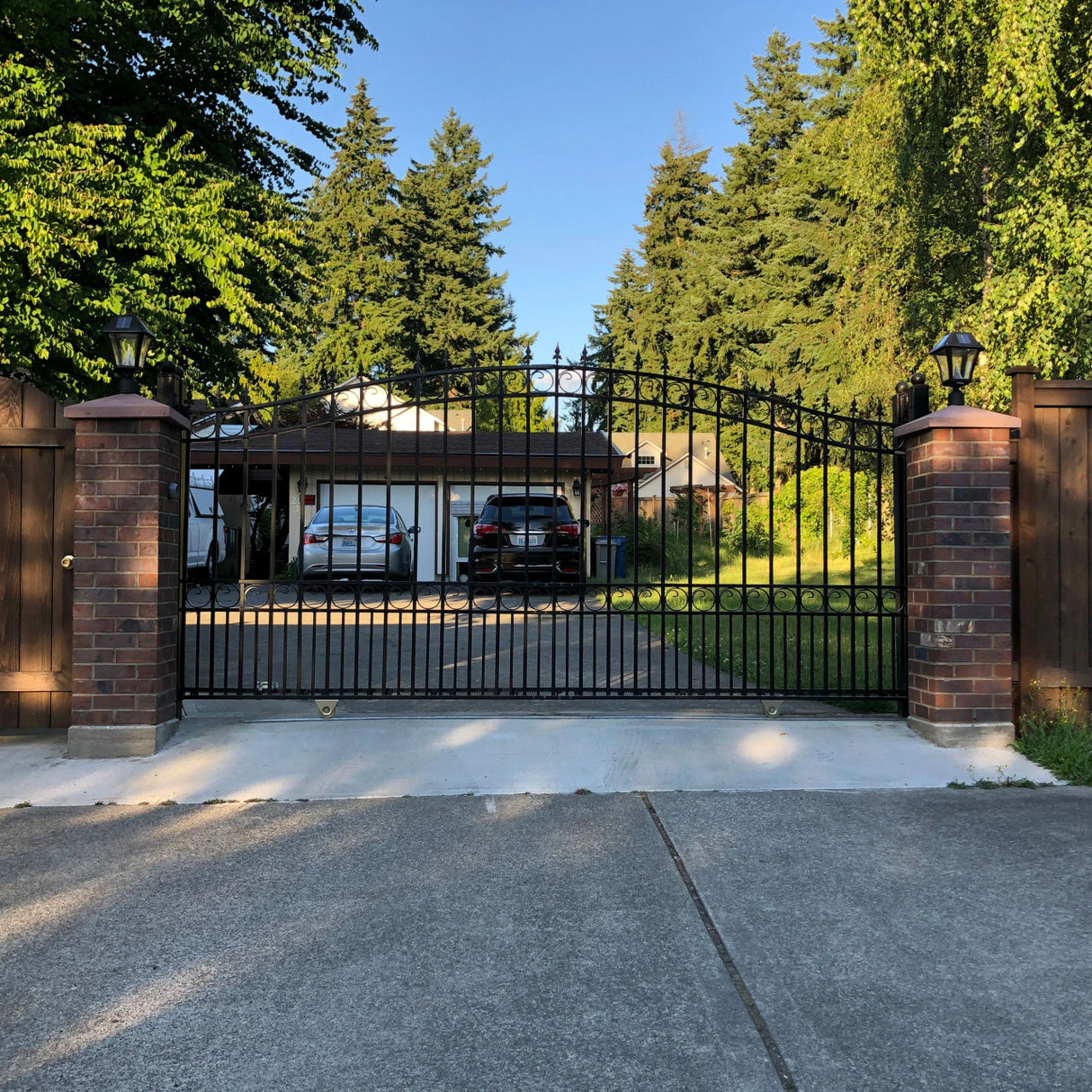 Aleko Automated Steel Sliding Driveway Gate and Gate Opener Complete Kit – LONDON Style – 16 x 6 Feet