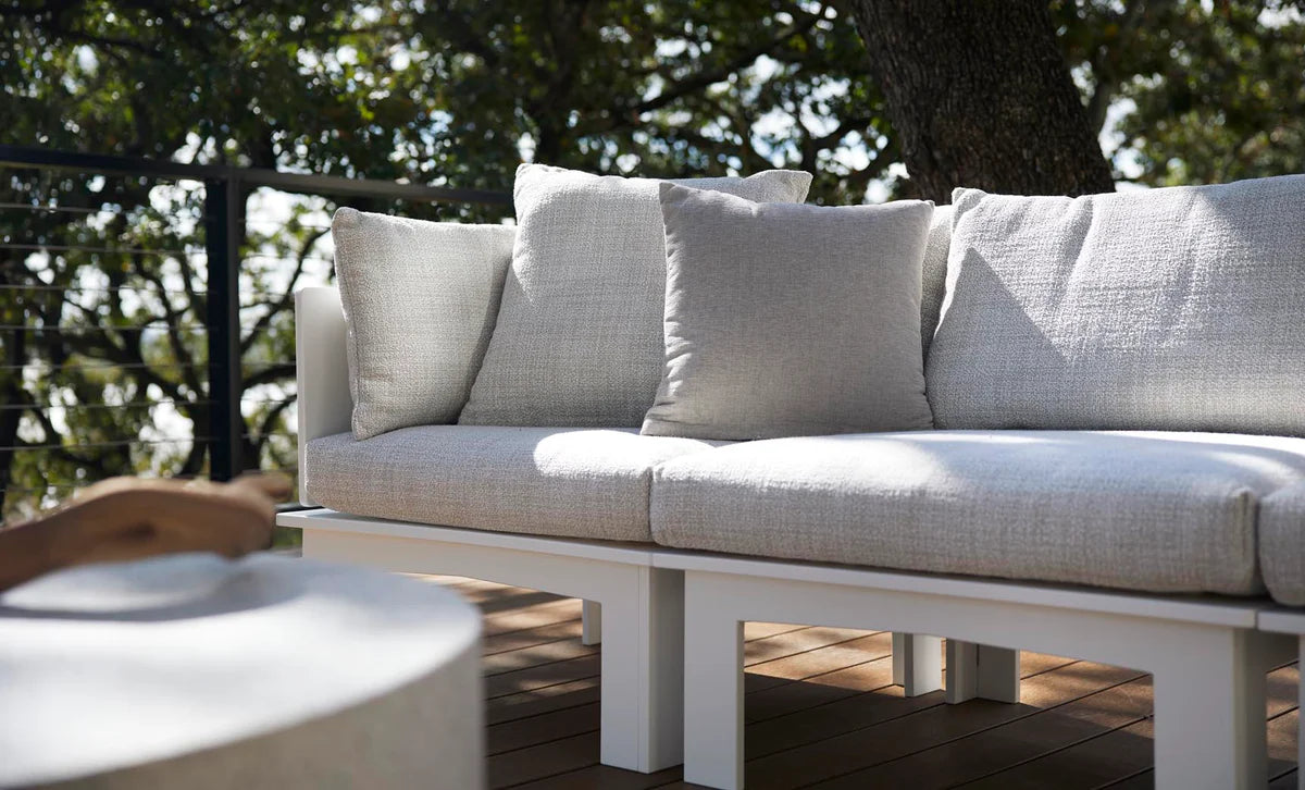 Ledge Lounger Mainstay Sectional Relaxed Right Corners