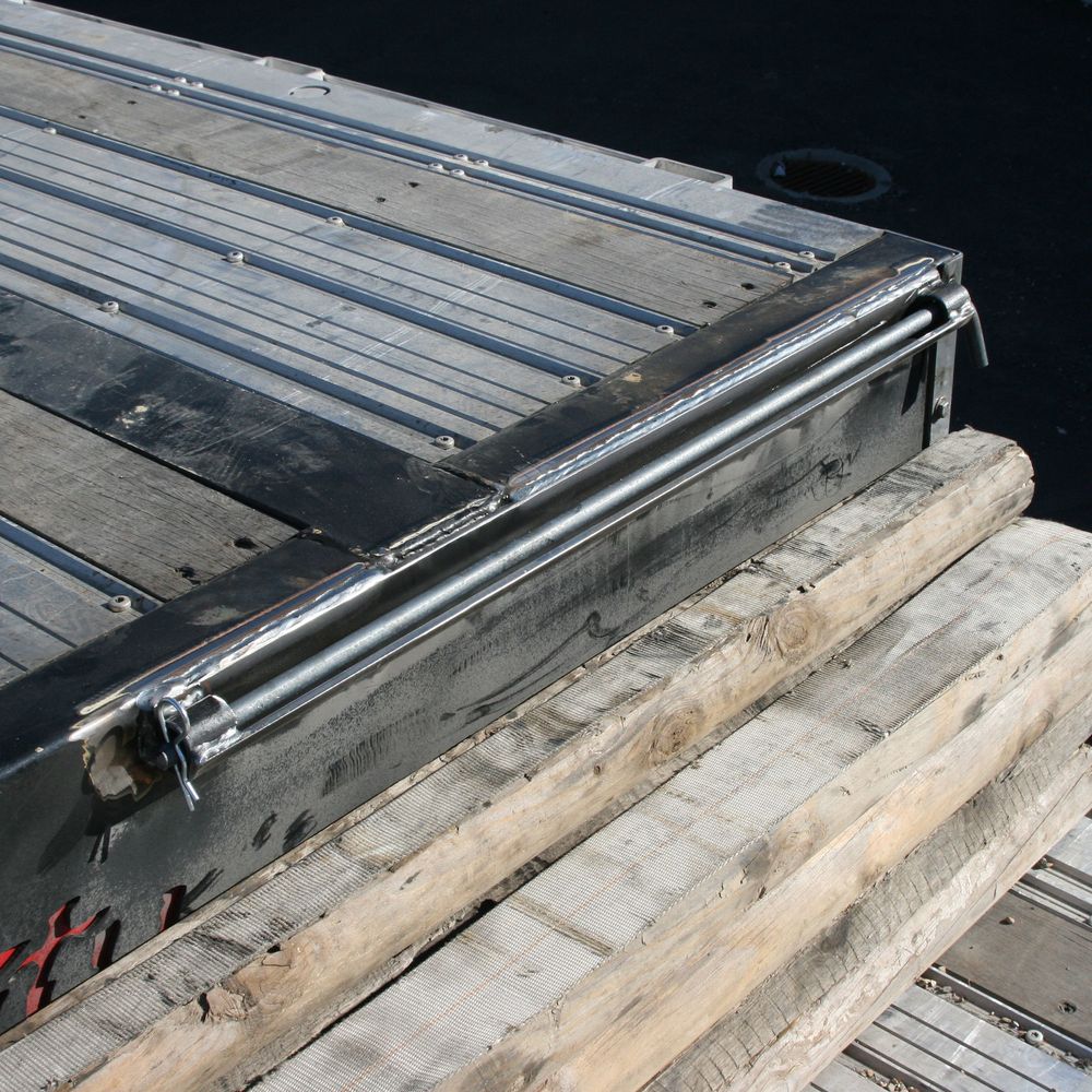 Steel Skid Seat Attaching Bracket for Pin-End Ramps
