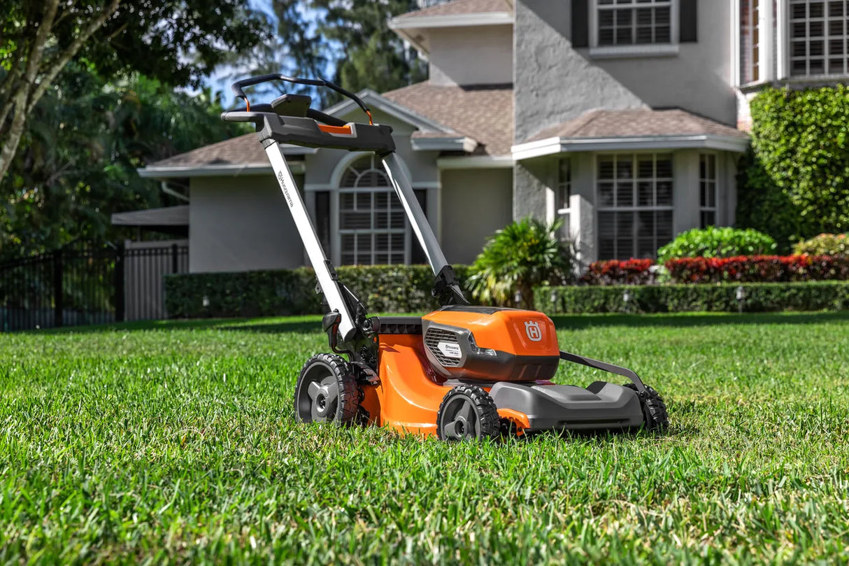 Husqvarna LE322 Lawn Expert Self Propel Battery Push Mower #970607501