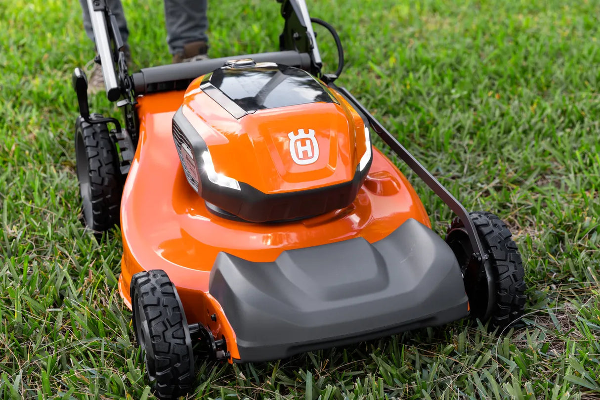 Husqvarna LE322 Lawn Expert Self Propel Battery Push Mower #970607501