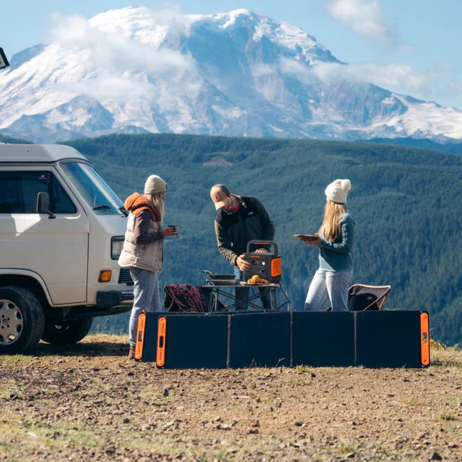 Jackery Explorer 2000 V2 Solar Generator + SolarSaga 500 X