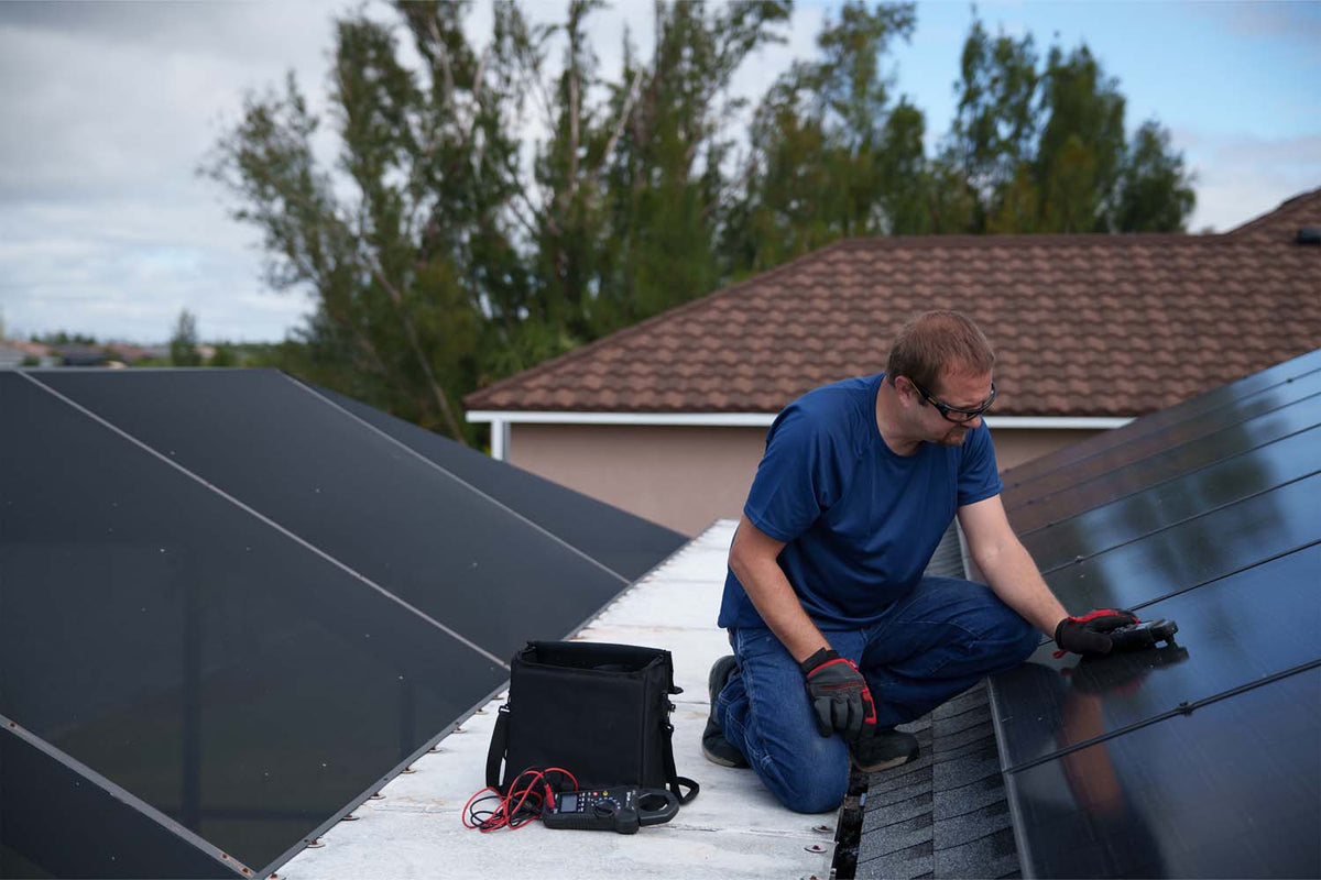 FLIR PV-KIT-2 - Pro Solar Kit with Clamp, Irradiance Meter, Panel Tester and IR Camera